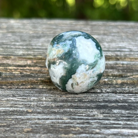 Mini Skull Carving - Picture 3 of 5